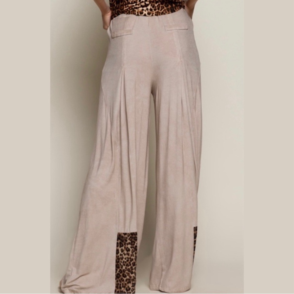 POL Wide Leg Palazzo Pants with Leopard Print Panels Bottom of Leg! - Picture 4 of 8